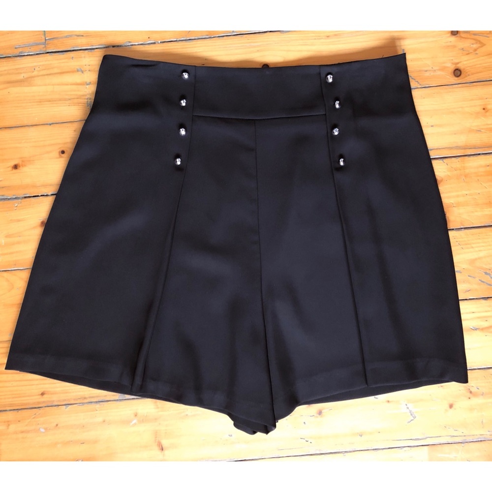 Beautiful Zara chic black shorts